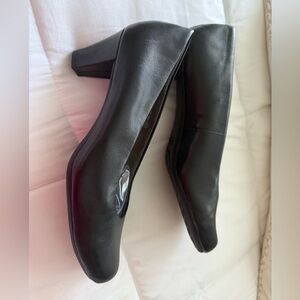 AEROSOLES Simply Elegant Black Heels